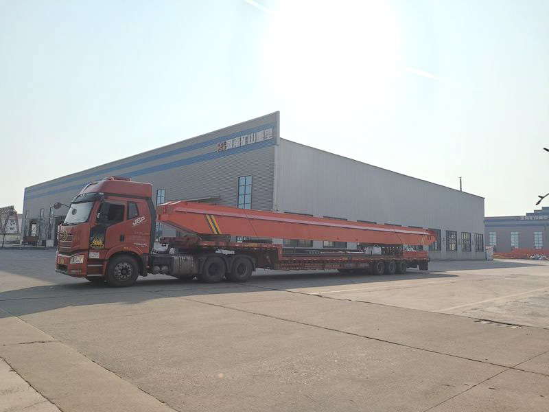 兩臺(tái)10噸跨度22.5米的電動(dòng)單梁起重機(jī)，發(fā)往湖北黃岡